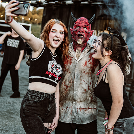 13thWorld-FrightPark-customers-3-square